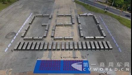 143輛宇通客車服務(wù)全國兩會，已接受北京市委領(lǐng)導(dǎo)檢閱2.jpg