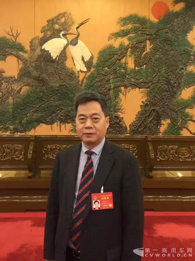 全國(guó)人大代表劉漢如：大氣污染治理應(yīng)推廣重型卡車(chē)甲醇燃料使用.jpg
