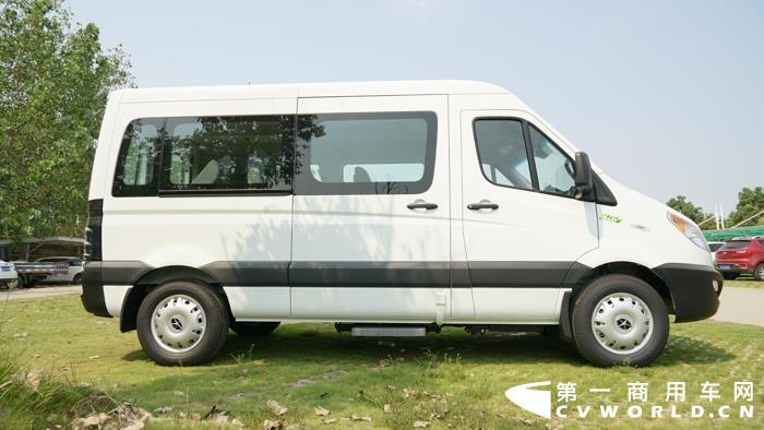 【第一商用車網 原創(chuàng)】9月22日，由江淮星銳歷時一年多打造的全新6座/9座長軸短懸車型，將在蘇州攜手上市。