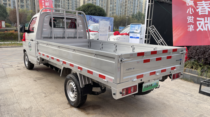 適合年輕人創(chuàng)業(yè)的第一臺電動小貨車，開瑞小象青春版怎么樣？8.png