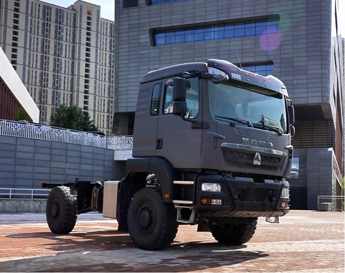 中國重汽豪沃中型4×4獨立懸架越野車：荒野主宰，肆意馳騁！.png