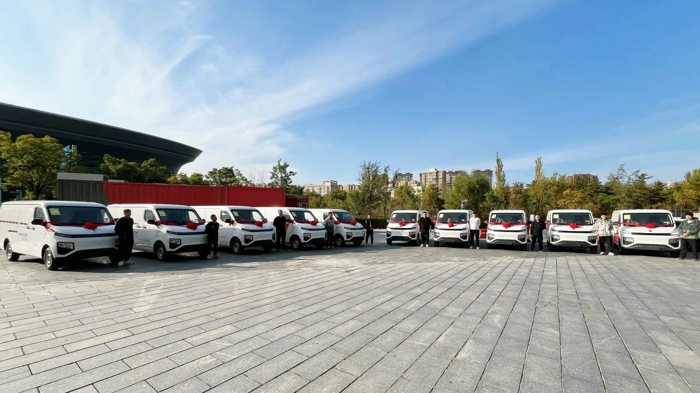 首批星享V6E換電版成功交付，遠(yuǎn)程新能源商用車深入內(nèi)蒙古市場2.jpg