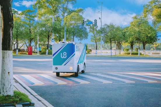 文遠知行發(fā)布全新無人物流車Robovan W5 5.png