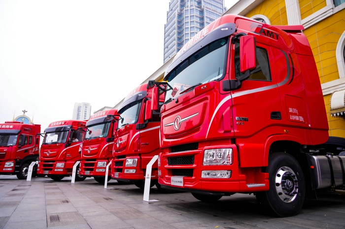 【第一商用車網(wǎng) 原創(chuàng)】3月1日，東風(fēng)商用車旗下龍擎動力重磅發(fā)布了3.0高效智慧動力鏈，令人矚目的是，該動力鏈最高熱效率達(dá)到中汽研權(quán)威認(rèn)證的51.08%，行業(yè)領(lǐng)先?；顒蝇F(xiàn)場，搭載龍擎3.0動力鏈的東風(fēng)天龍KX新嶸耀同步發(fā)布，標(biāo)志著東風(fēng)商用車開啟全場景時代的新篇章。
