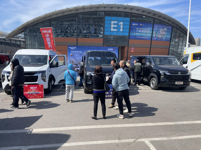 中國重汽輕型汽車強勢登陸三大房車展，演繹移動生活新風尚2.png