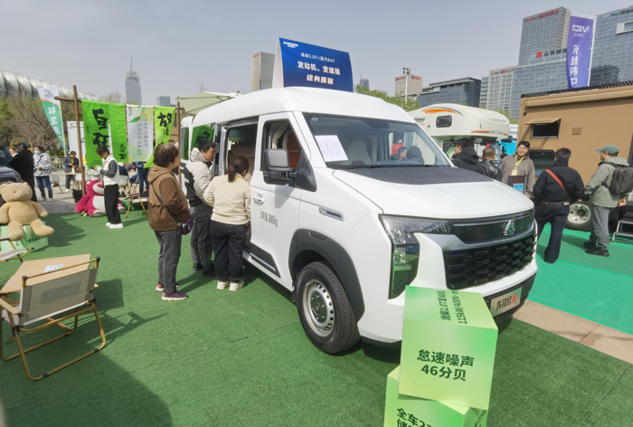 中國重汽輕型汽車強勢登陸三大房車展，演繹移動生活新風尚5.png