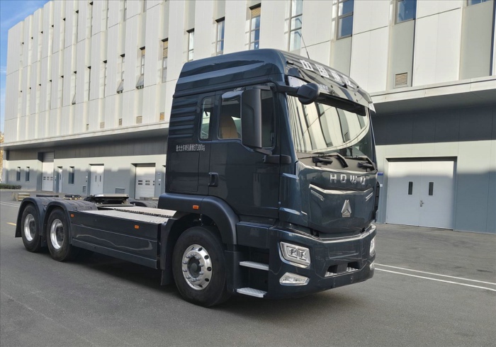 重汽豪沃純電動(dòng)牽引汽車(chē).jpg