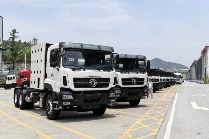 東風商用車出口.jpg