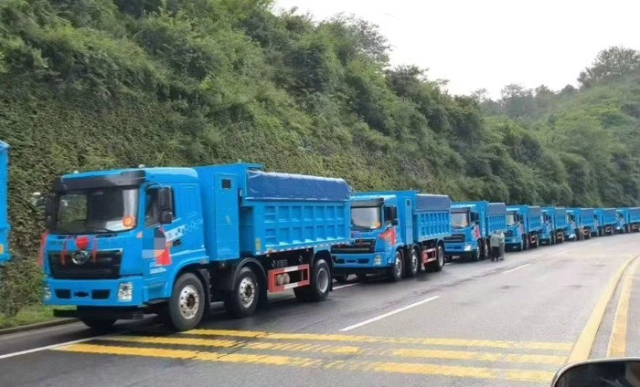 50臺純電動(dòng)自卸車圓滿交付！2.jpg