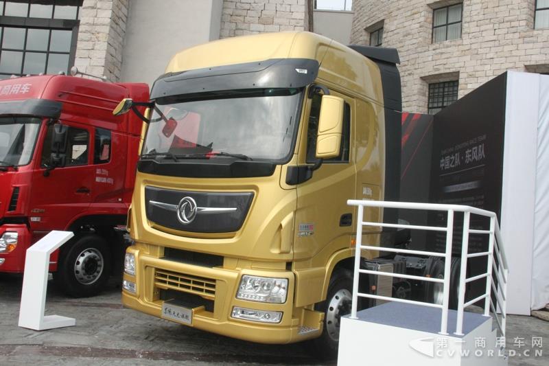 東風(fēng)天龍旗艦6X4牽引車