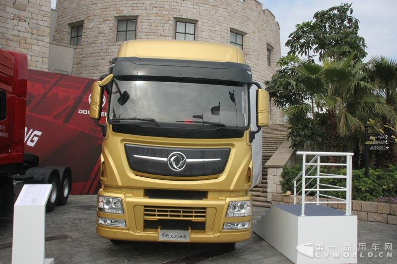東風(fēng)天龍旗艦6X4牽引車