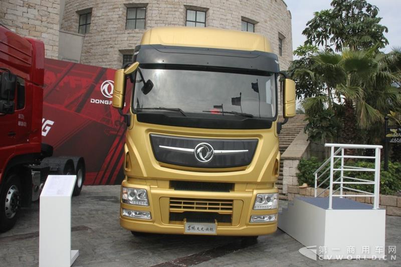 東風(fēng)天龍旗艦6X4牽引車