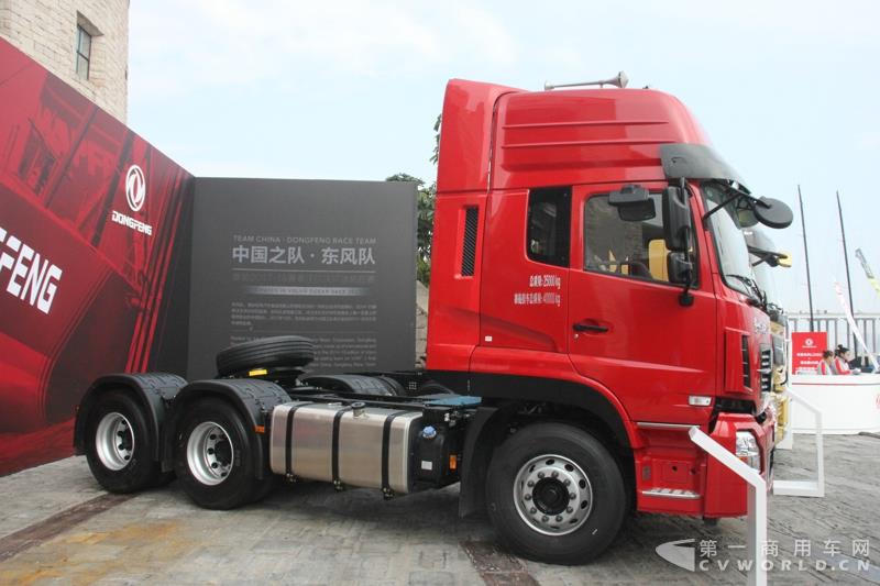 東風(fēng)天龍6X4牽引車