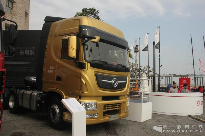 東風(fēng)天龍旗艦6X4牽引車