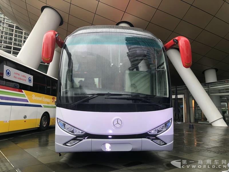 申龍SLK6116HKB歐六柴油客車，全部采用奔馳底盤