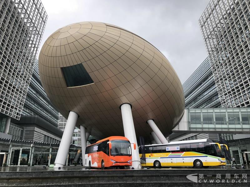 申龍SLK6116HKB歐六柴油客車，全部采用奔馳底盤