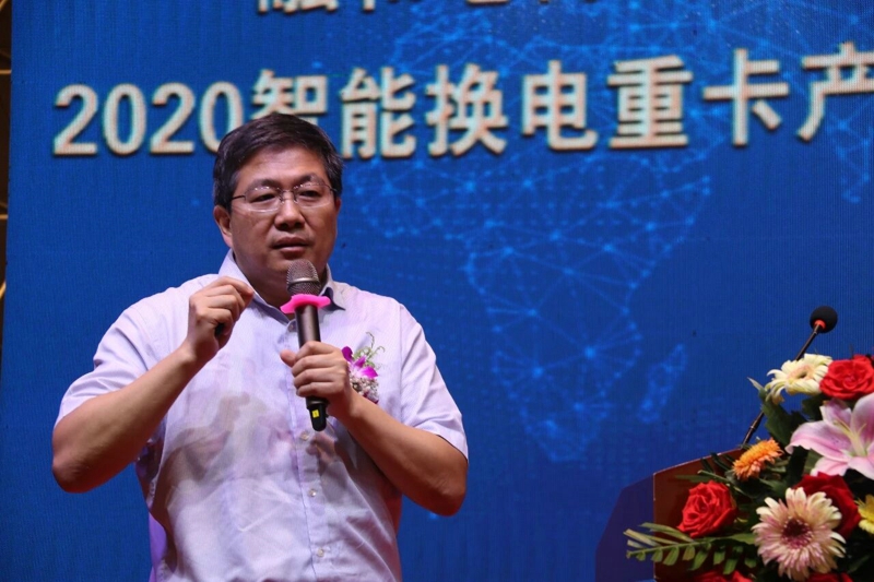 中電投融和融資租賃有限公司總經(jīng)理、上海融和電科融資租賃有限公司董事長蔡寧發(fā)表了題為《綠能革命，共贏發(fā)展》的演講，從時(shí)代發(fā)展的角度指出“綠色發(fā)展已成為趨勢所向”，他表示：“綠能革命是要打造新能源領(lǐng)域開發(fā)、建設(shè)、運(yùn)營一體化產(chǎn)融服務(wù)平發(fā)電臺，打造全場景適用的標(biāo)準(zhǔn)化儲能產(chǎn)品，助力平價(jià)時(shí)代到來，超前領(lǐng)先一公里，推動(dòng)新能源智慧交通行業(yè)變革，拓展非電環(huán)保業(yè)務(wù)，推進(jìn)能源可利用可循環(huán)，進(jìn)軍信息通訊領(lǐng)域，以綠色能源鏈接萬物，以生態(tài)賦能，達(dá)到共贏發(fā)展?！?></a></li><li><a href=