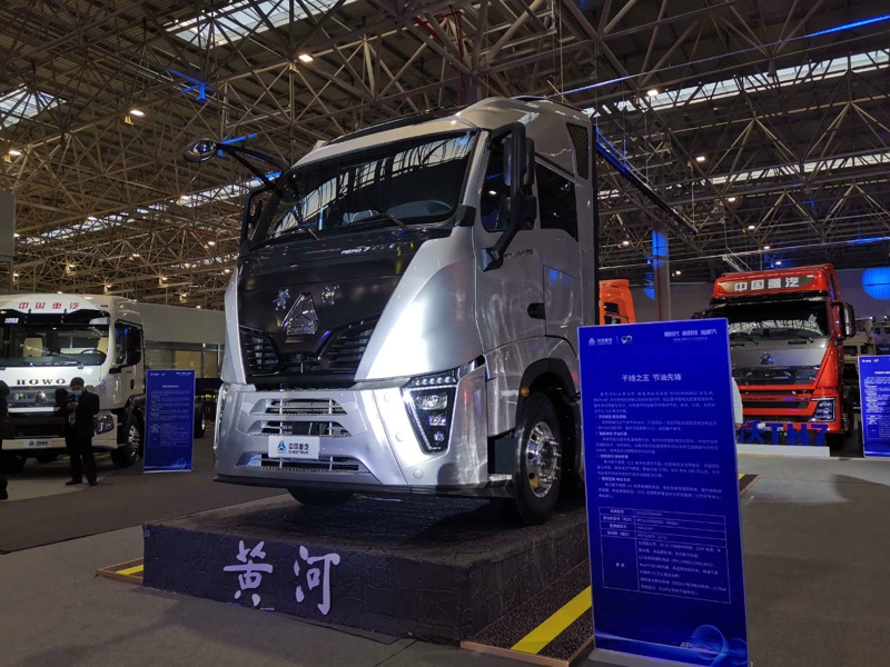 重汽黃河X7 6×4牽引車，搭載濰柴WP10.5H發(fā)動機(jī)，國六