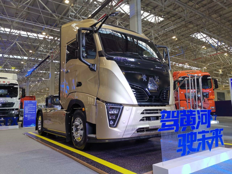 重汽黃河X7 4×2牽引車，搭載重汽MC13H發(fā)動機(jī)，國六