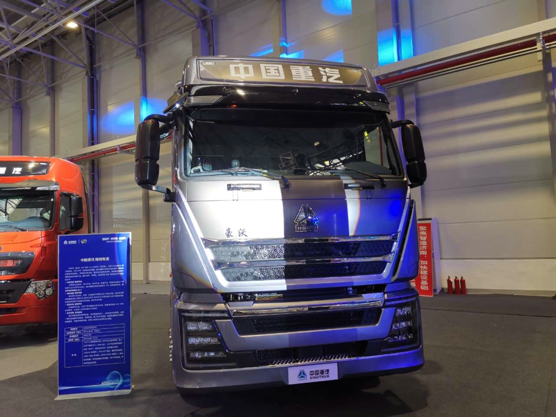 重汽豪沃TH7系列4×2牽引車（豪華版），搭載MC11發(fā)動機(jī)，國六