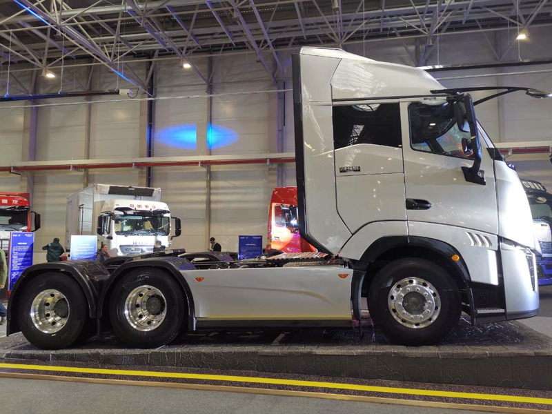 重汽黃河X7 6×4牽引車，搭載濰柴WP10.5H發(fā)動機(jī)，國六