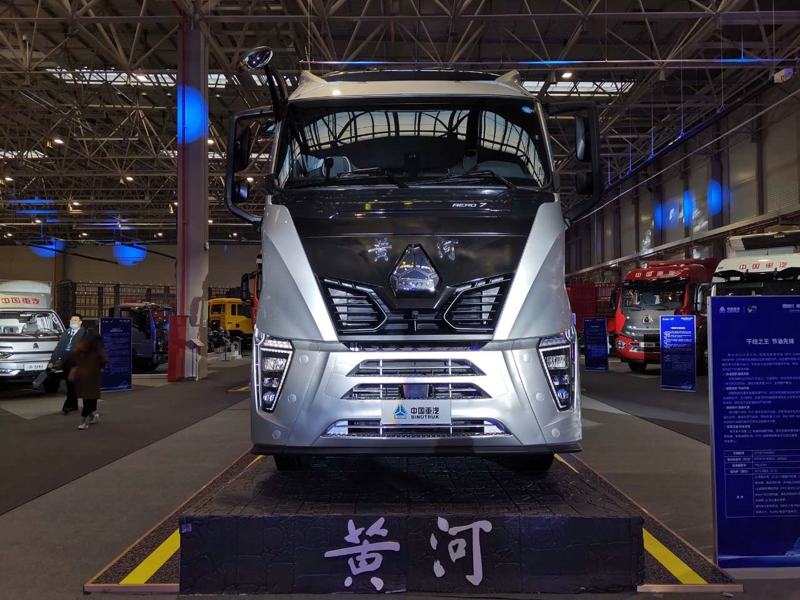 重汽黃河X7 6×4牽引車，搭載濰柴WP10.5H發(fā)動機(jī)，國六