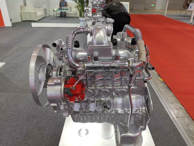 五十鈴JE493輕型發(fā)動機，排量2.771升