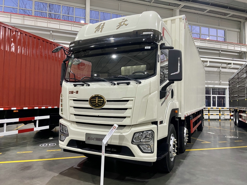 解放JK6 6×2領航版載貨車