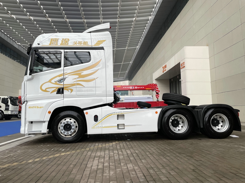 解放鷹途頭等艙牽引車，620馬力
